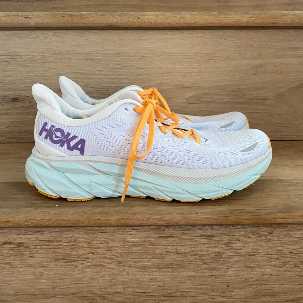 Women Clifton Hoka, size 8